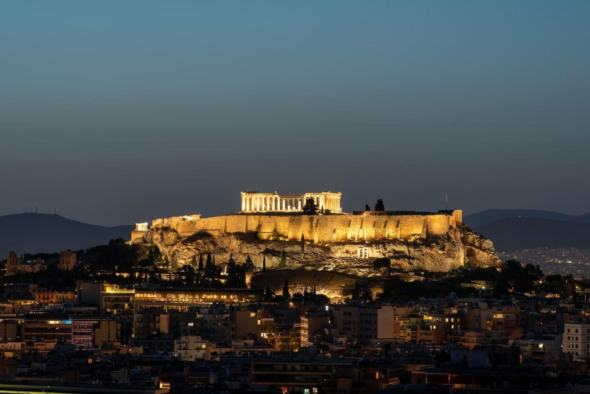 Urban Apt With Stunning Acropolis View & Roofdeck Athens Luaran gambar